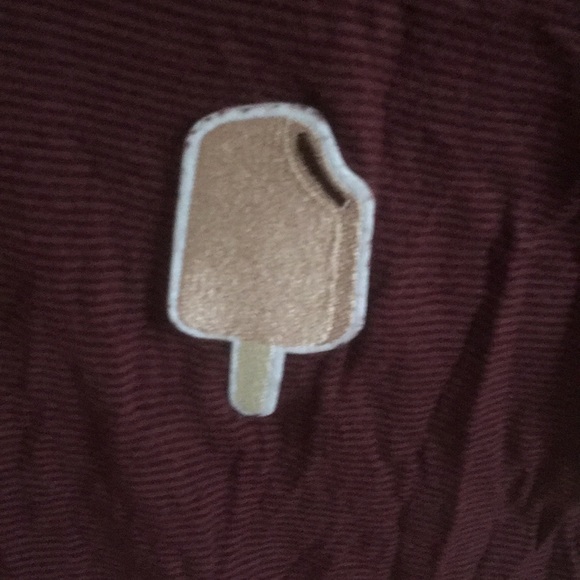 Soft red t shirt with ice cream patch - Picture 2 of 4